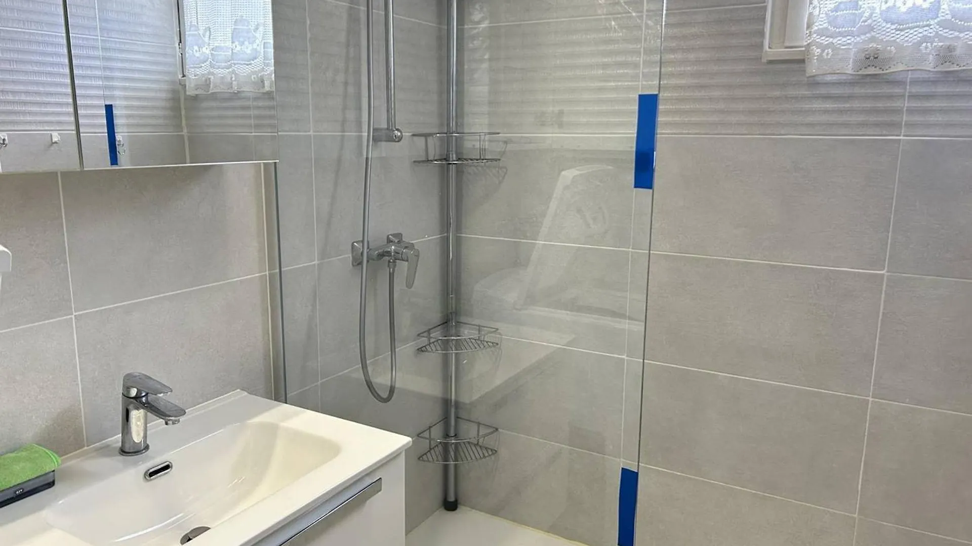 Appartement T2 Proche Plage Et Commerces, 4 Couchages, Bormes-Les-Mimosas - Fr-1-251-765 0*,  Francie